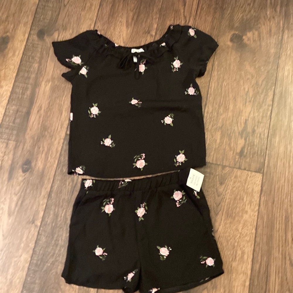 Girls shorts set
